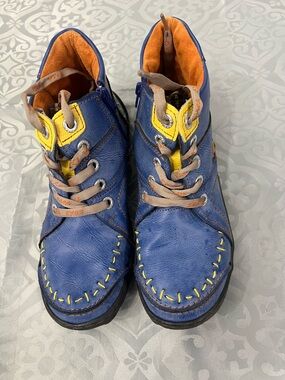 TMA EYES Men's Blue Leather Boat Shoes with Yellow Accents size 8
#A5
